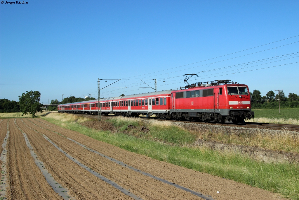 111 192-1 mit RB 15348 von Heidelberg nach Frankfurt bei Weinheim, 15.06.2014.