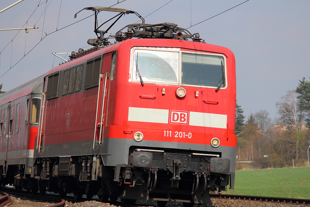 111 201-0 DB Regio bei Redwitz am 14.04.2012.