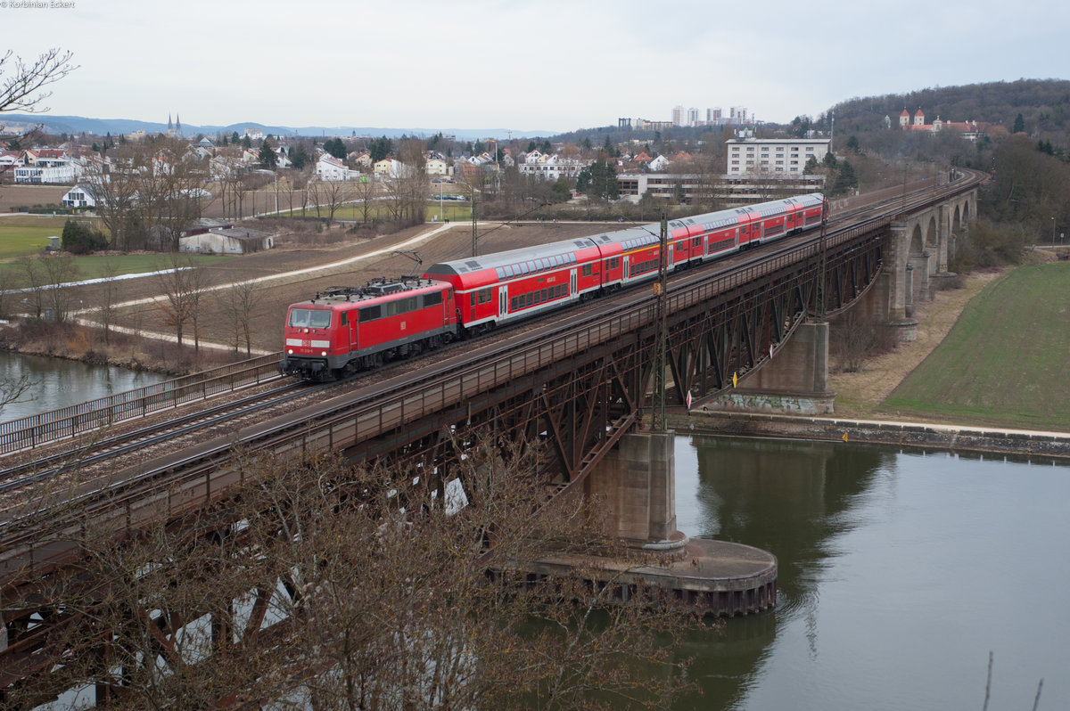 111 213-5 als RE 4858 von München Hbf nach Nürnberg Hbf bei Regensburg-Prüfening, 04.03.2017