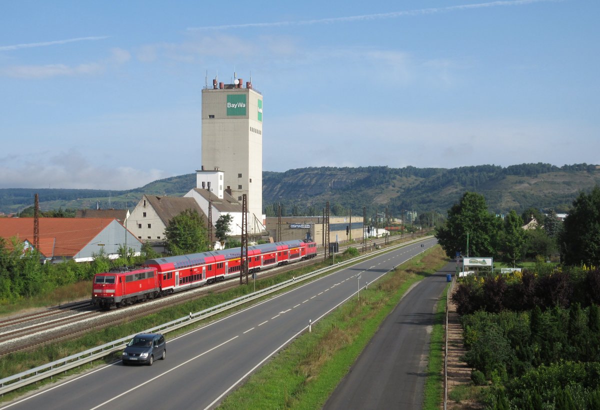 111 216 und 111 197 ziehen am 11.August 2016 einen Doppelstockzug als Leerreise nach Wrzburg durch Karlstadt(Main).