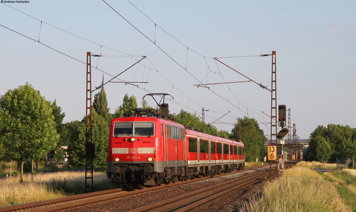 111 223-4 mit dem RE 4624 (Würzburg Hbf-Frankfurt(Main)Hbf) bei Thüngersheim 18.6.14