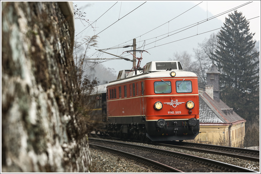 1110.505 fährt als SR 16156 von Wien Franz-Josefs Bahnhof nach Mürzzuschlag.
Schlöglmühl 6_1_2016
