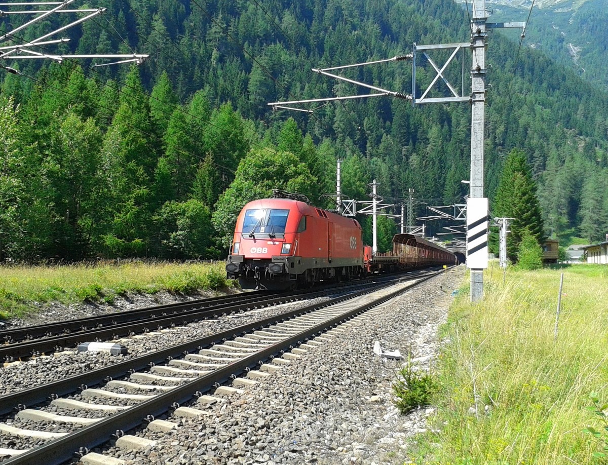 1116 034 mit ASTB 9619 (Böckstein - Mallnitz-Obervellach) am 13.8.2015 bei der Üst Mallnitz-Hintertal nahe der 2001 aufgelassenen Haltestelle Tauerntunnel.
