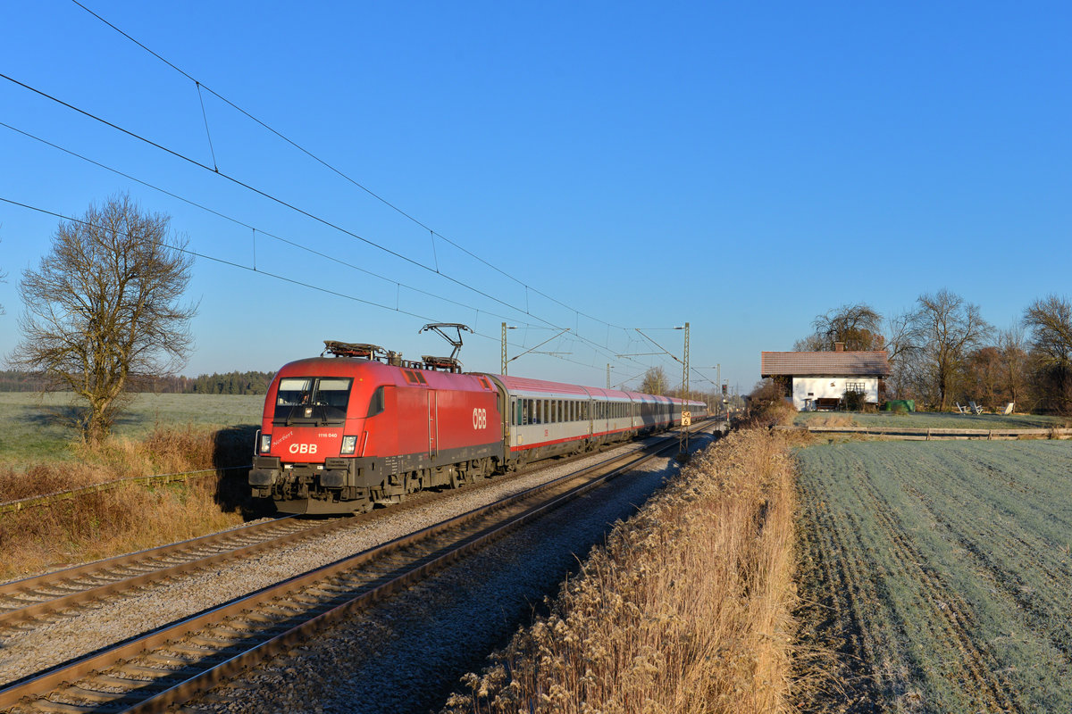 1116 040 mit EC 111 am 29.11.2016 bei Hilperting. 