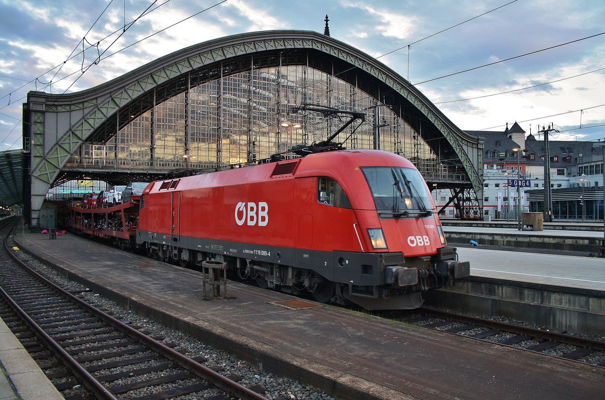 1116 089-4 erreicht am Abend des 3.7.2017 mit dem EN421/EN40421 von Düsseldorf Hauptbahnhof nach Innsbruck Hauptbahnhof/Wien Hauptbahnhof den Kölner Hauptbahnhof. 