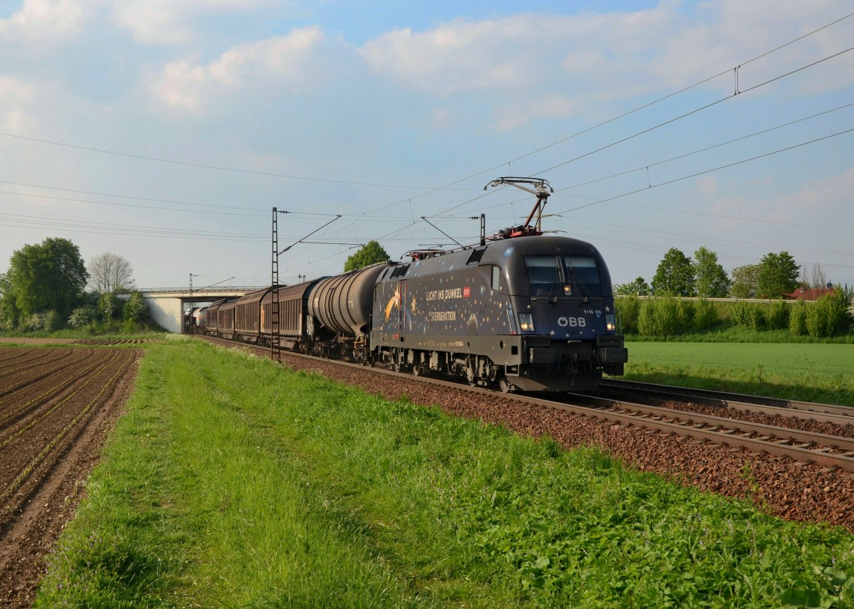 1116 126 mit einem Güterzug am 30.04.2014 bei Plattling.