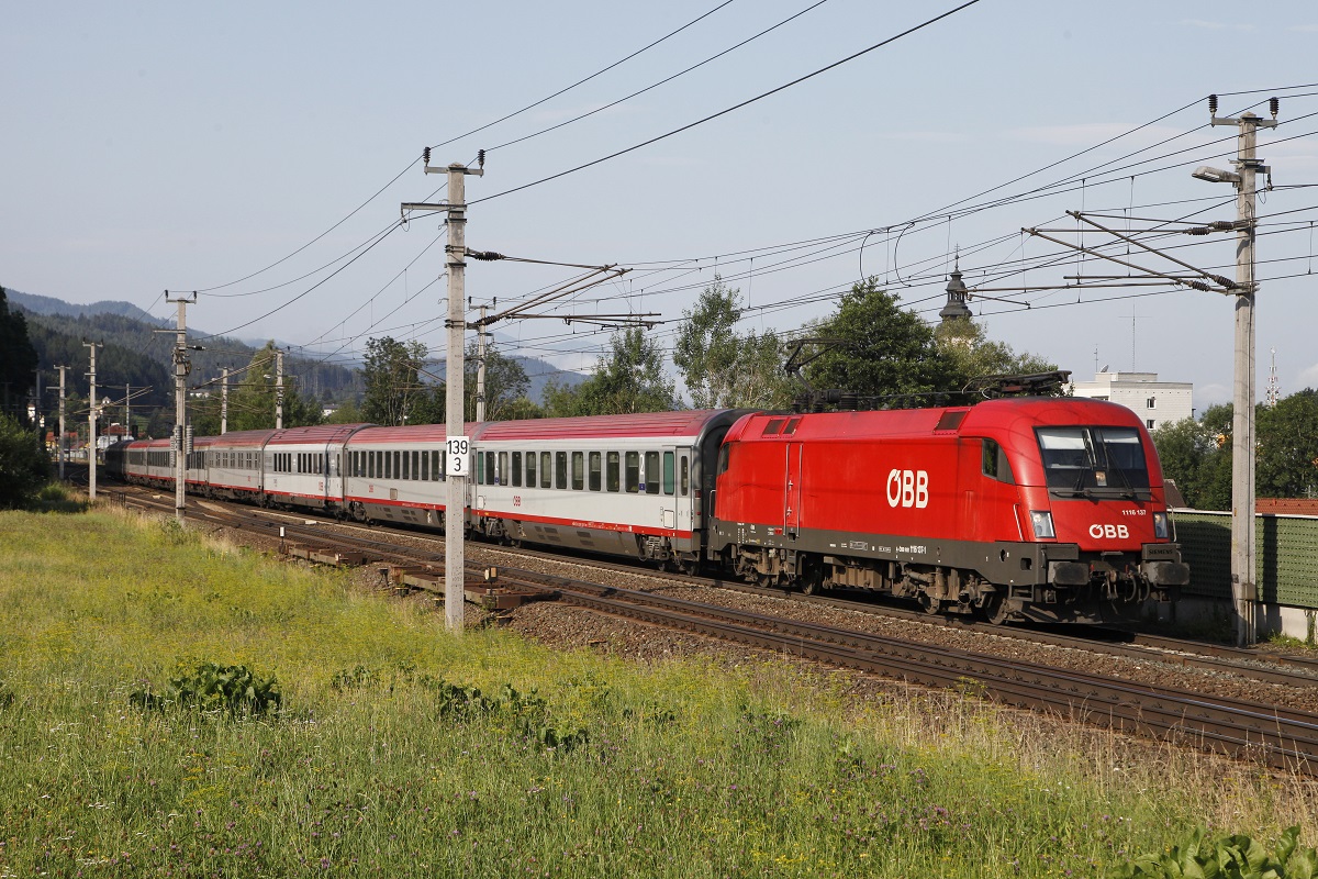 1116 137 mit EN234 bei Kindberg am 19.07.2015.