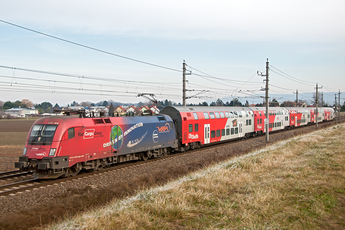 1116 168   Vega Trans  bringt den REX 2110 von Wien FJB nach České Velenice. Muckendorf, am 04.12.2016.