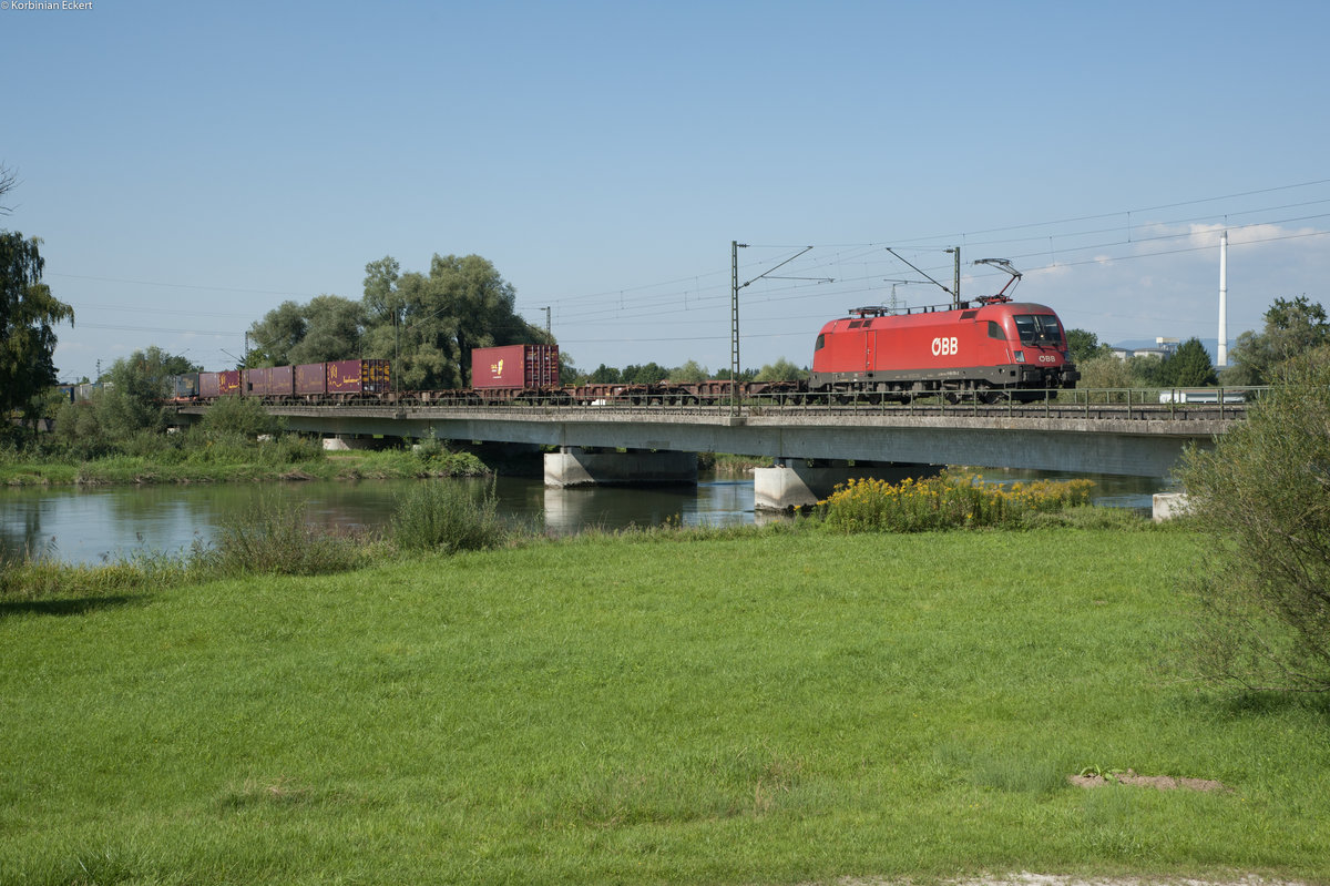 1116 170-2 mit einem KLV Güterzug bei Plattling Richtung Passau, 29.08.2017