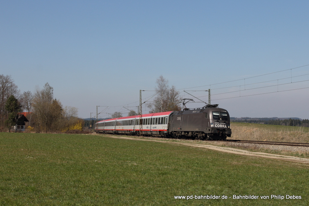 1116 182-7 (ÖBB) mit dem EC 87 in Richtung Venezia Santa Lucia in Ostermünchen, 28. März 2014