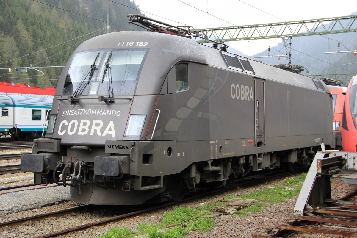 1116 182  Cobra  stand mit ihrer Schwester im Bahnhof Brenner/Brennero rum
2.Mai 2014