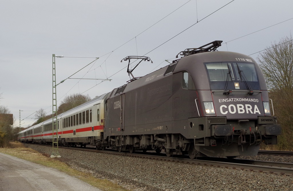 1116 182  Einsatzkommando Cobra  mit IC 2083 am 09.02.2014 in Burgbernheim gen Ansbach. 