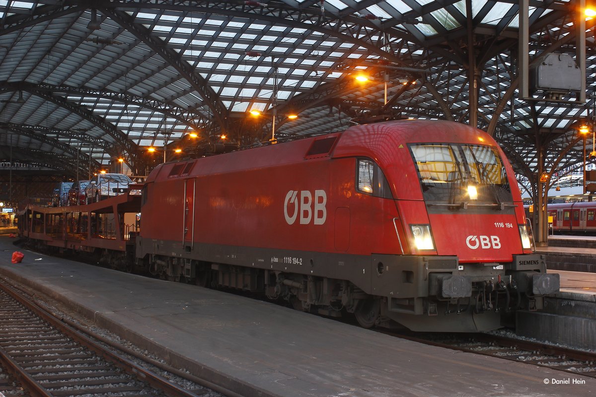 1116 194 ÖBB mit EN421 in Köln Hbf, am 10.12.2016 