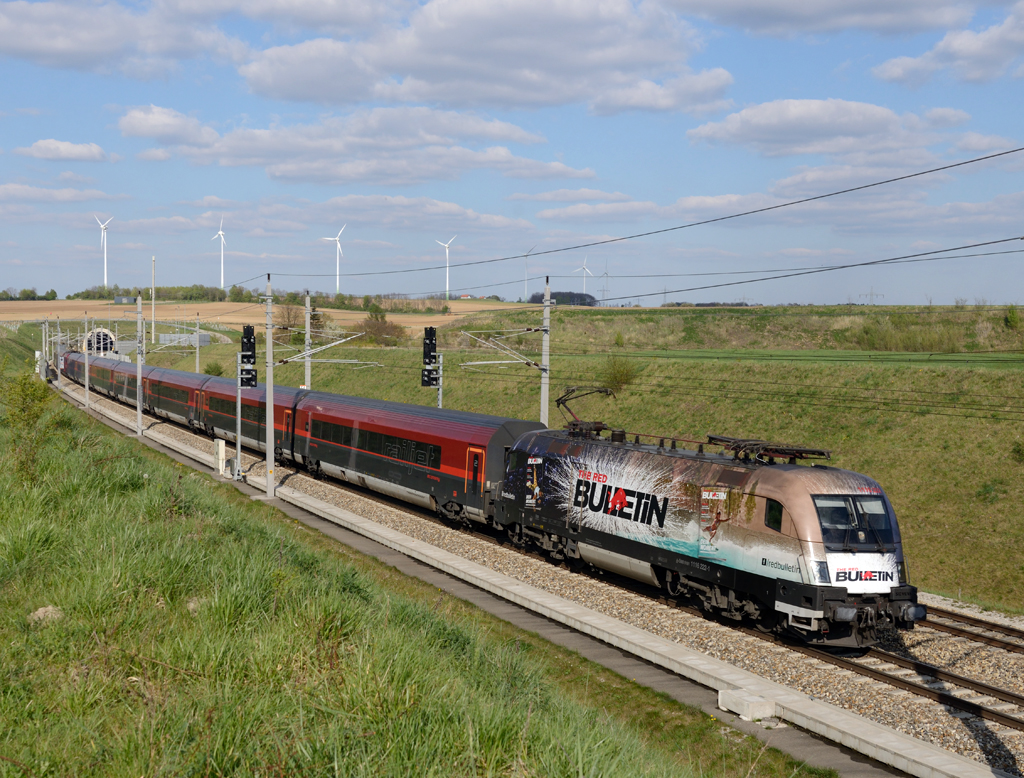 1116 222  Red Bulletin  war am 16.04.2014 mit dem RJ 868 unterwegs, und wurde auf der  neuen Westbahn  bei Pottenbrunn fotografiert.