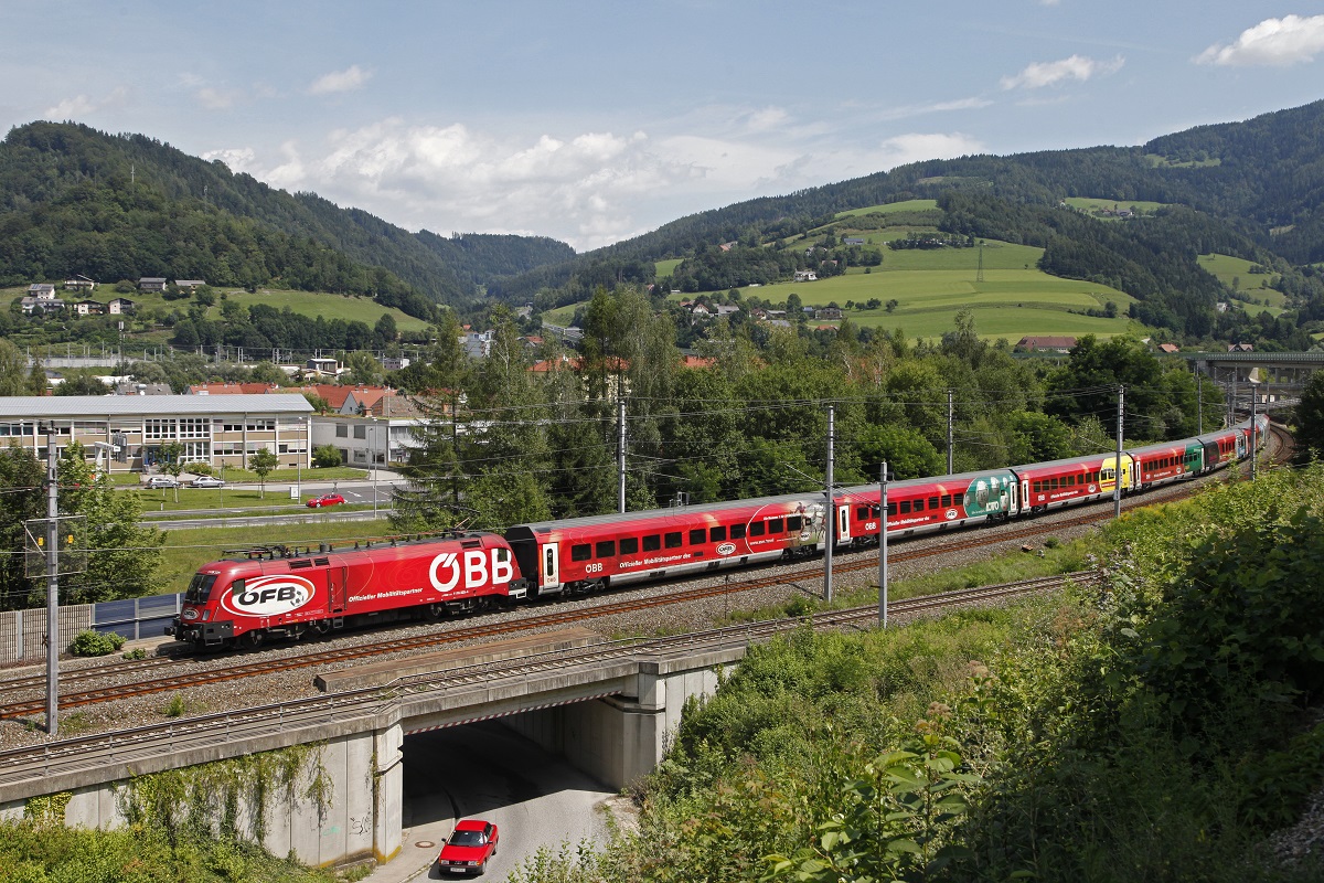 1116 225 (ÖFB) als Railjet bei Bruck an der Mur am 2.08.2016.