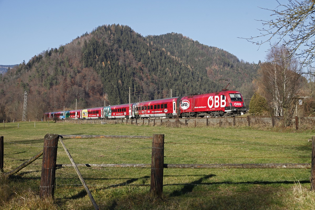 1116 225 (ÖFB) als RJ656 bei Mixnitz am 7.12.2015.