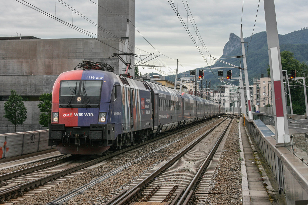 1116 232 'ORF TVthek railjet' am 01.07.2016 in Salzburg-Mülln Altstadt.