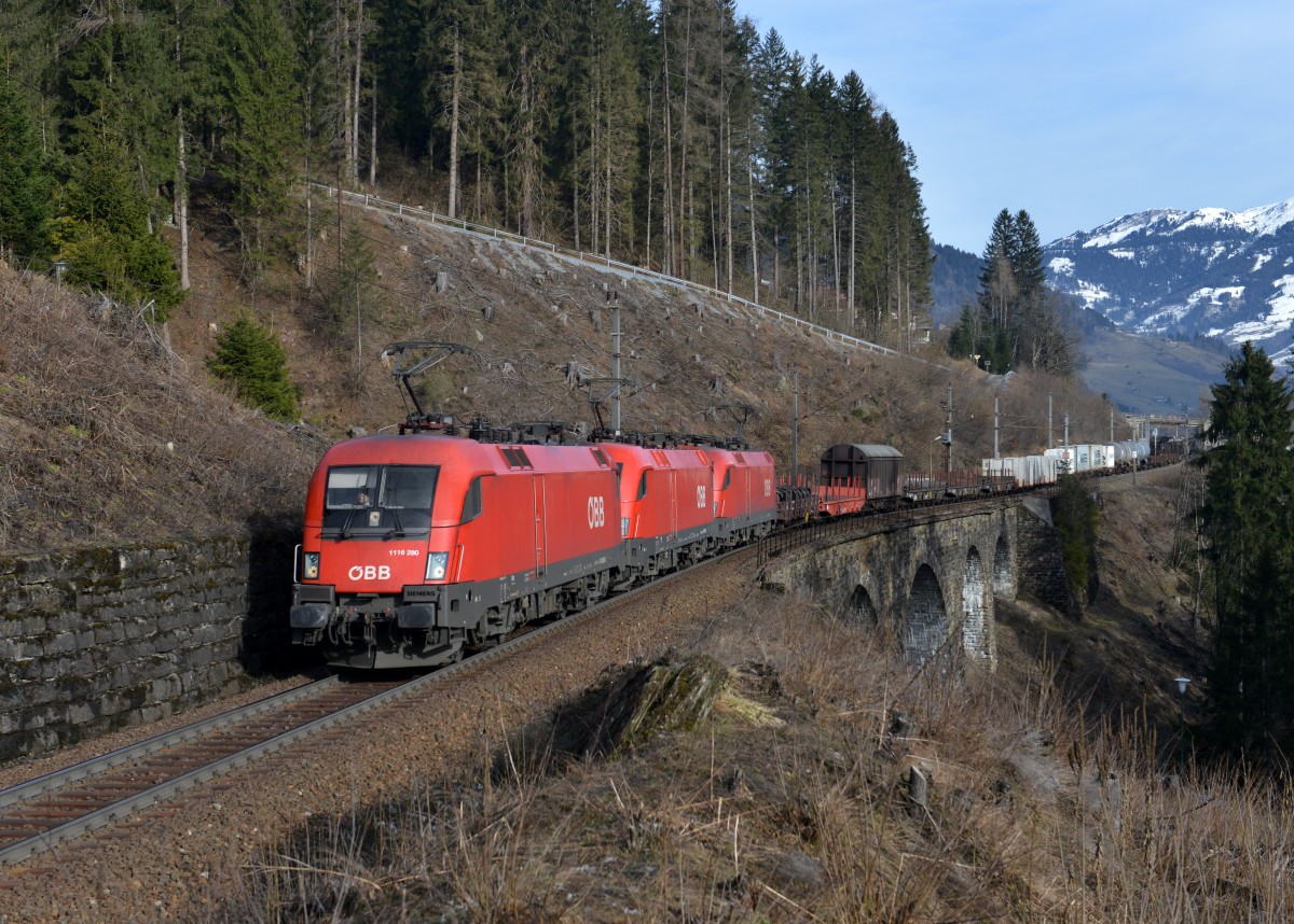 1116 280 + 1116 029 + 1116 057 mit einem Güterzug am 15.02.2014 bei Bad Hofgastein.