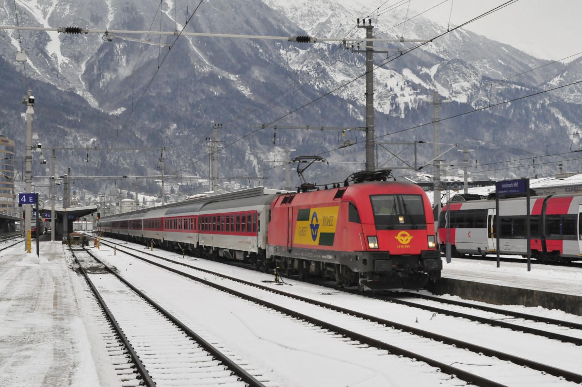1116.064 mit den CNL 419 bei der Ankunft in Innsbruck Hbf 27.12.14 