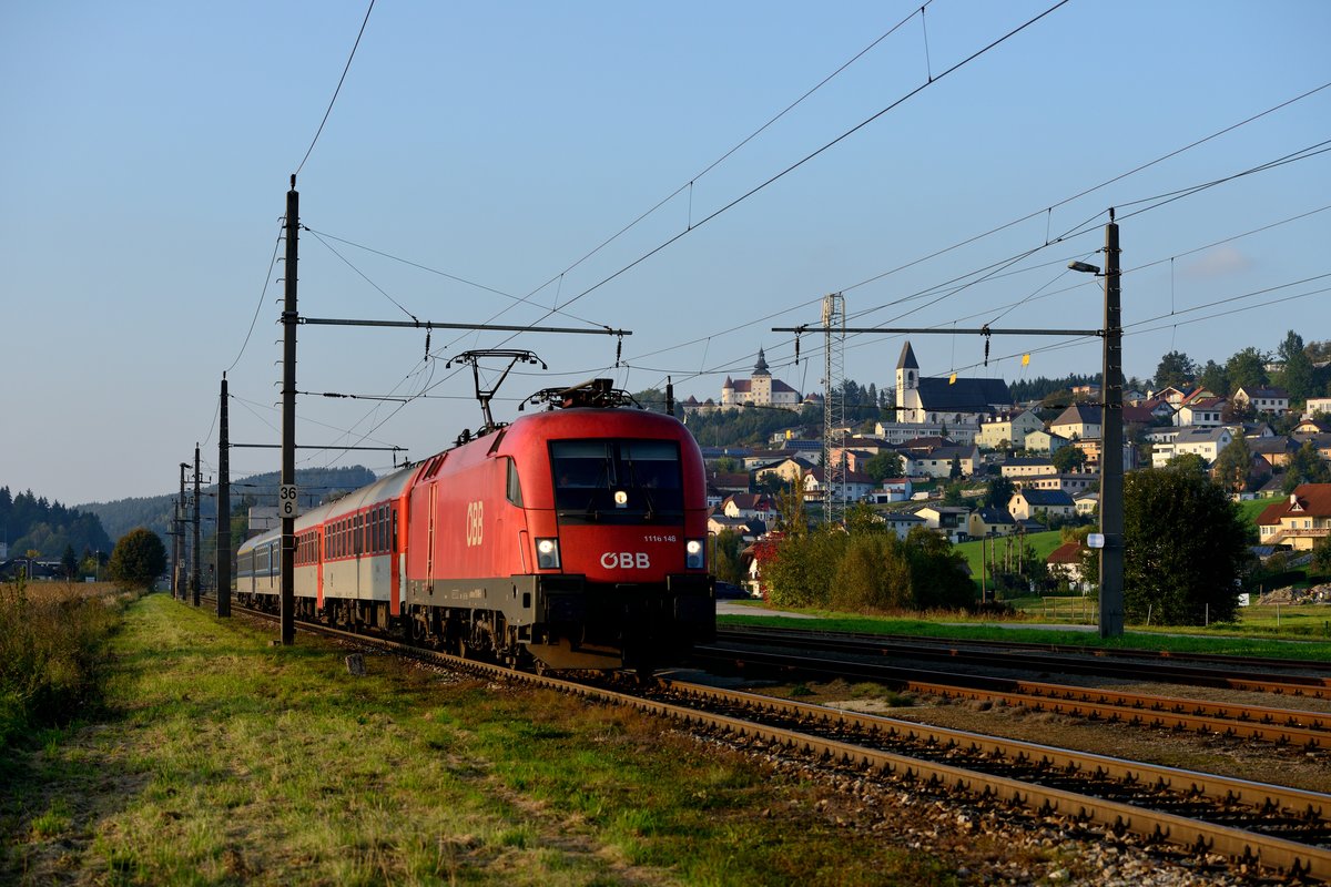 1116.146 mit R 1545 von Prag-Holesovice nach Linz HBF am 04. Oktober 2014 beim kurzen Zwischenhalt in Kefermarkt im Mühlviertel.