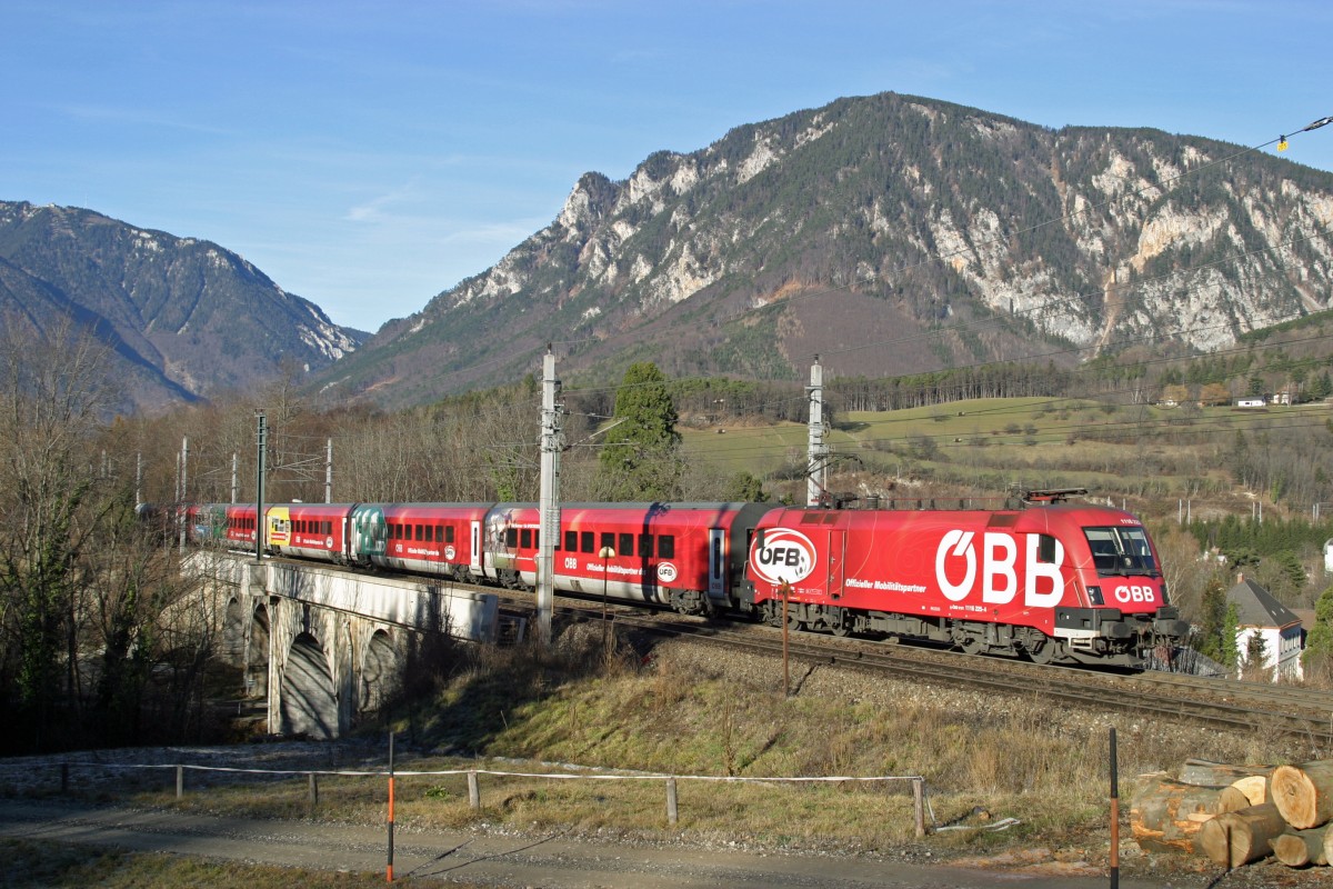 1116.225  ÖFB  als RJ-557 am Payerbachgraben-Viadukt. 27.12.15