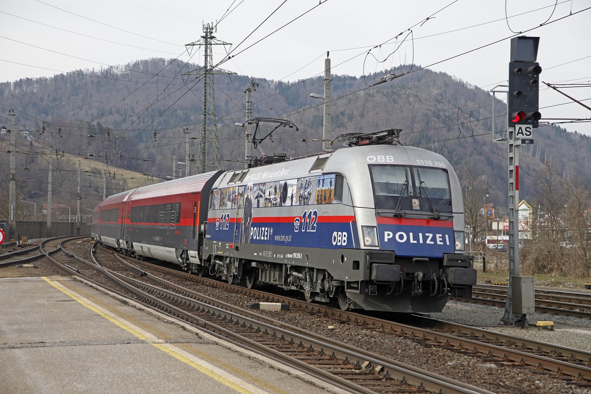 1116.250 fährt am 9.03.2015 als Railjet durch den Bahnhof Gratwein-Gratkorn.
