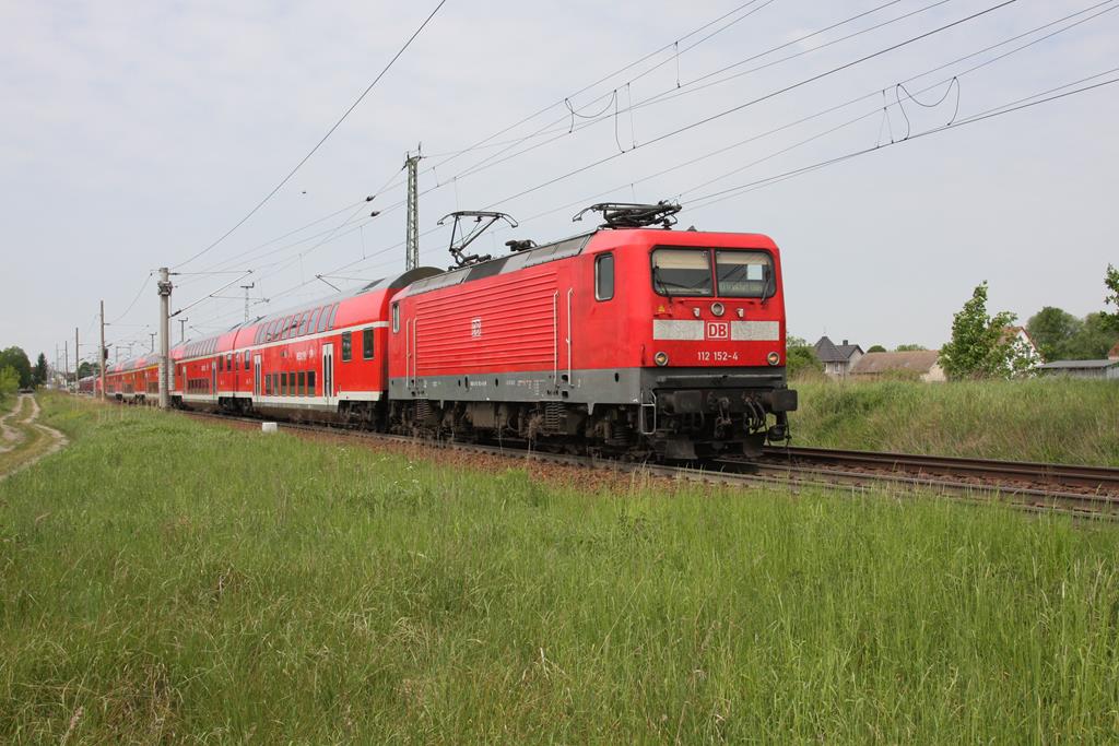 112152 fährt am 19.05.2015 um 11.12 Uhr in Jacobsdorf nach Frankfurt an der Oder ab.