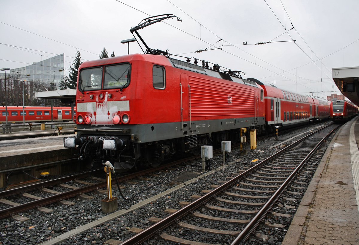 114 006-0 und 114 028 (Zugspitze) stehen am 28.12.2017 mit dem RE19906 von Nürnberg Hauptbahnhof nach Stuttgart Hauptbahnhof im Nürnberger Hauptbahnhof.