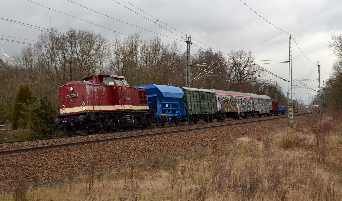 114 703 alias 203 230 der MTEG führte am 16.01.18 zwei völlig beschmierte Reisezugwagen durch Burgkemnitz Richtung Bitterfeld. Möglich wäre das die Wagen zur Aufarbeitung nach Delitzsch überführt wurden.