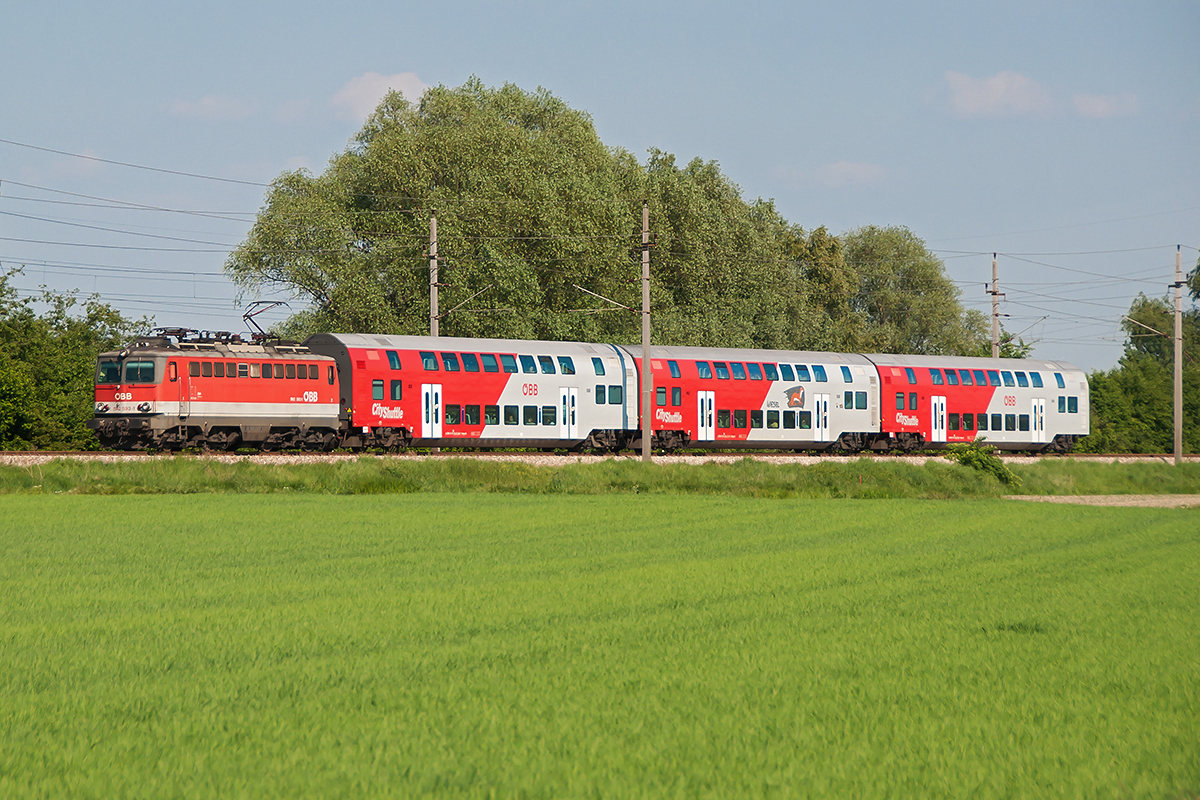 1142 593, unterwegs mit einem REX zwischen Tulln und Absdorf, nachmittags am 17.05.2017.