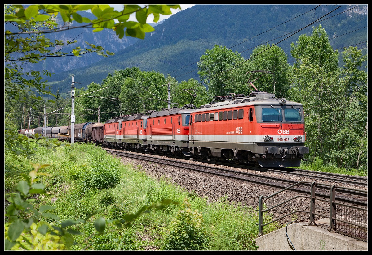 1142 638 +3x1144 mit Güterzug bei Küb am 21.06.2018.