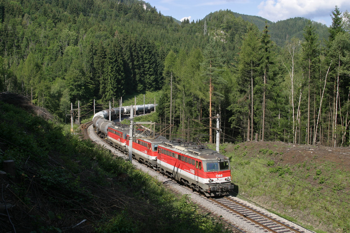 1142er Dreier mit der 624 an der Zugspitze des GAG-91025 bei Breitenstein am 9.8.16