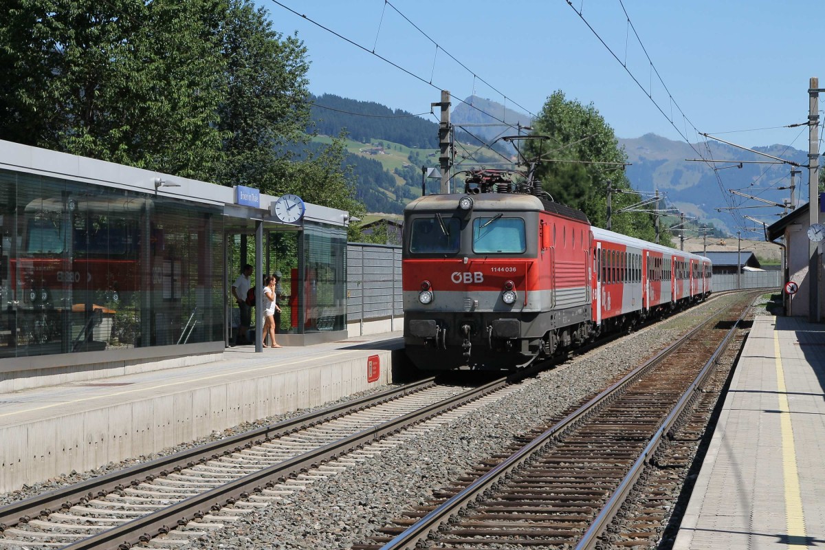 1144 036 mit REX 1506 Salzburg Hauptbahnhof-Wrgl Hauptbahnhof auf Bahnhof Brixen im Thale am 2-8-2013.