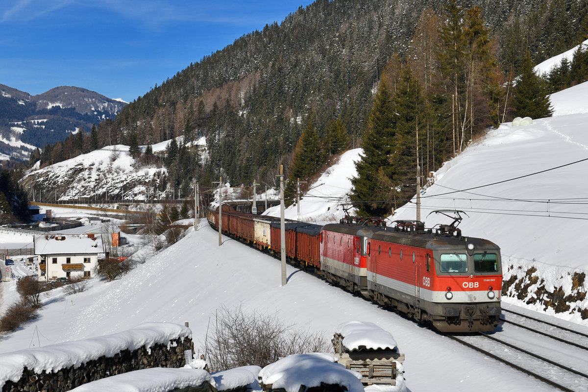 1144 041 + 1144 048 mit GAG 44201 am 24.01.2018 bei Wolf am Brenner. 