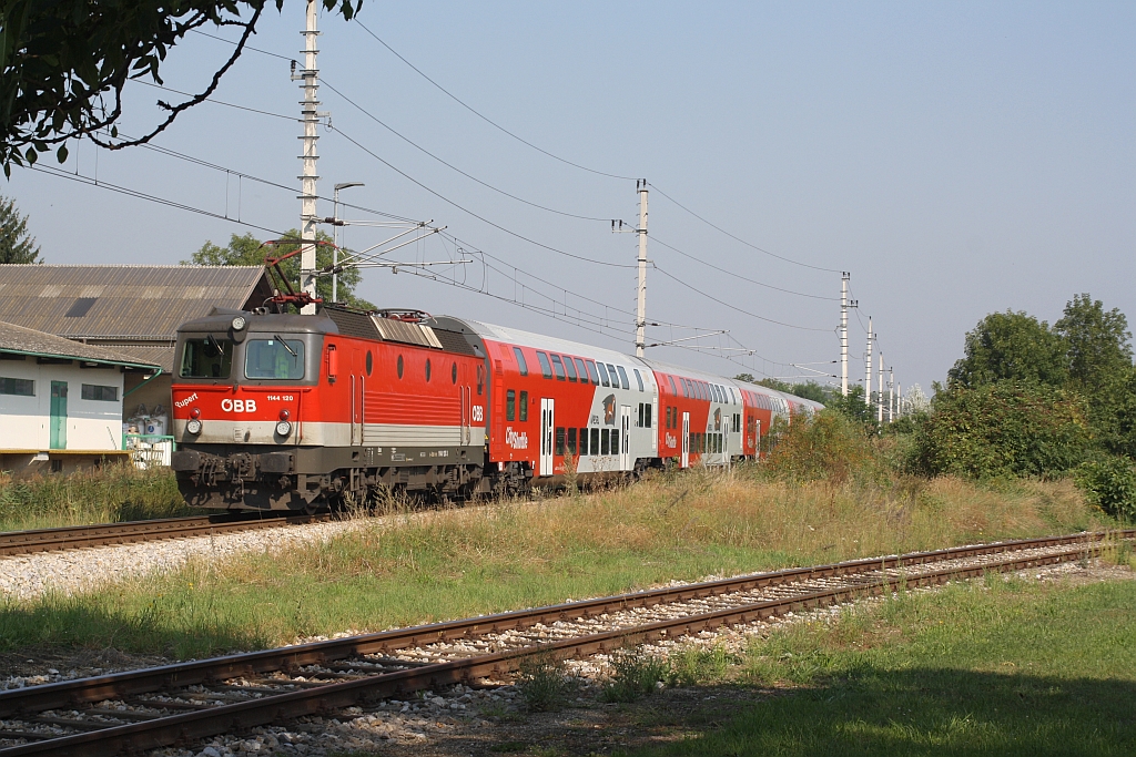 1144 120-3  Rubert  am 28.August 2016 bei der Einfahrt in Zellerndorf.