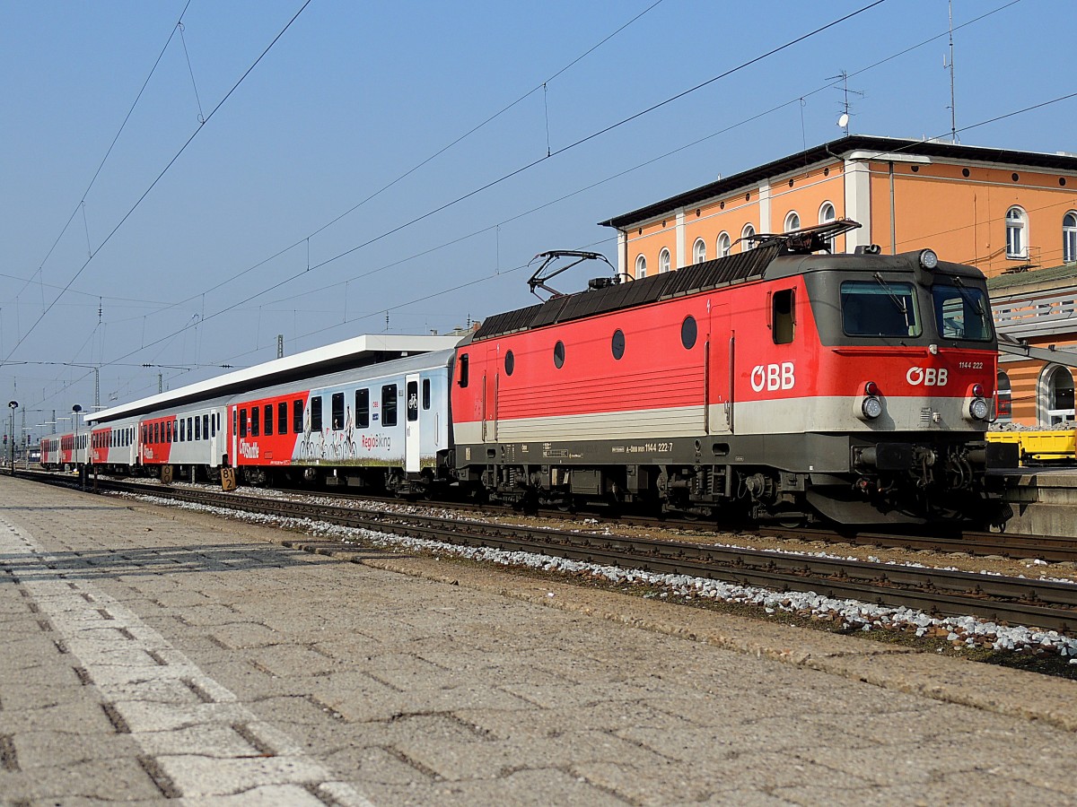 1144 222-7 verlässt als REX1779 RegioBiking Passau-Hbf; 140308