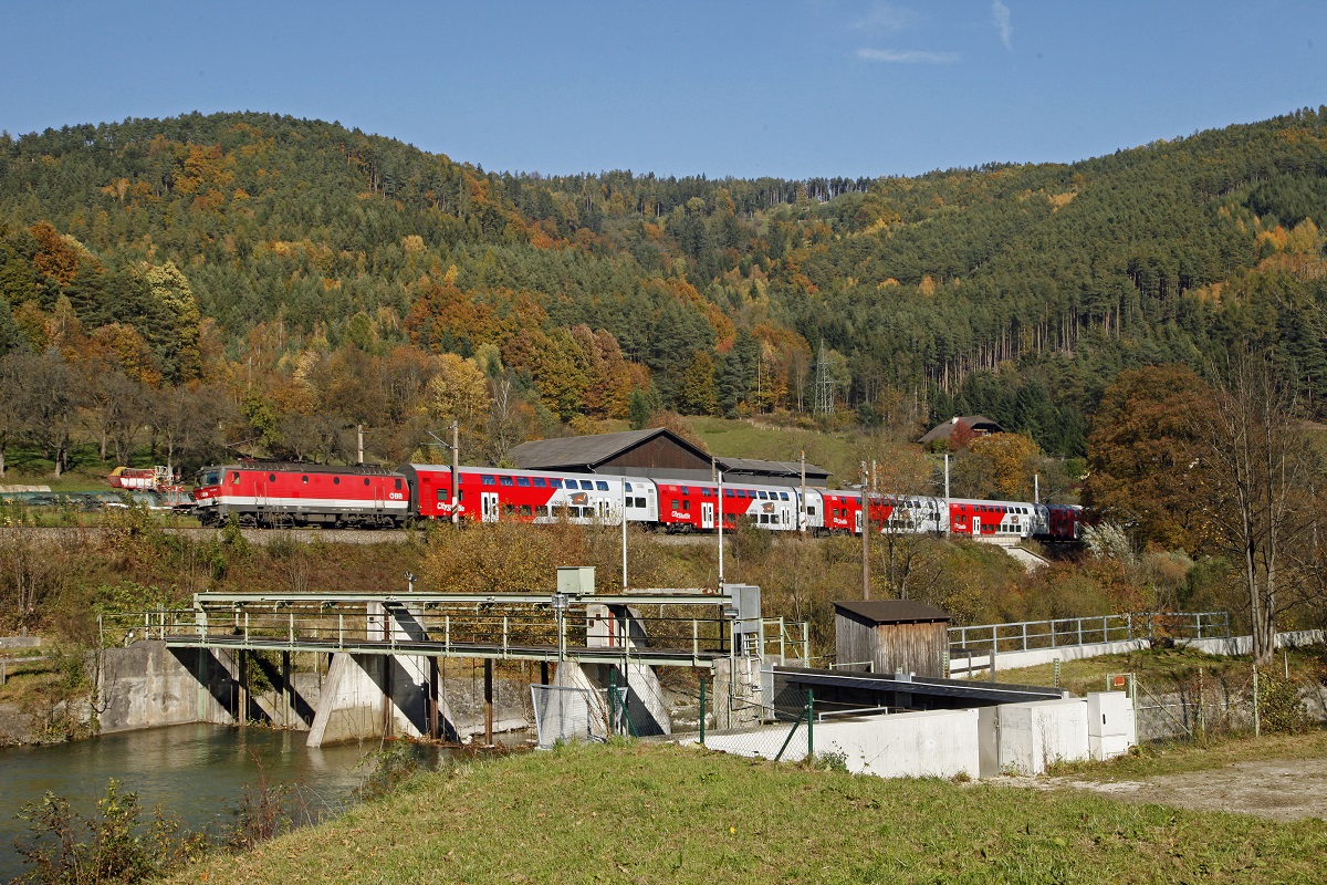 1144 263 mit REX bei Schlöglmühl am 24.10.2016.