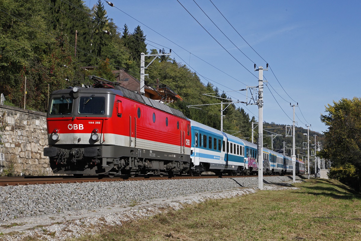 1144 268 mit EC151 bei Stübing am 11.10.2017.