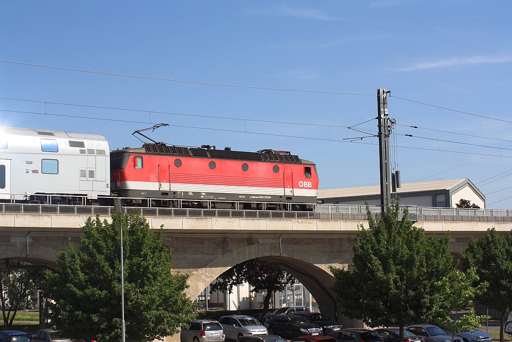 1144 278-9 vor dem R 2225  Retzer Land  befährt am 04.Juli 2015 die  Italienerschleife  bei der Siemensstrasse.