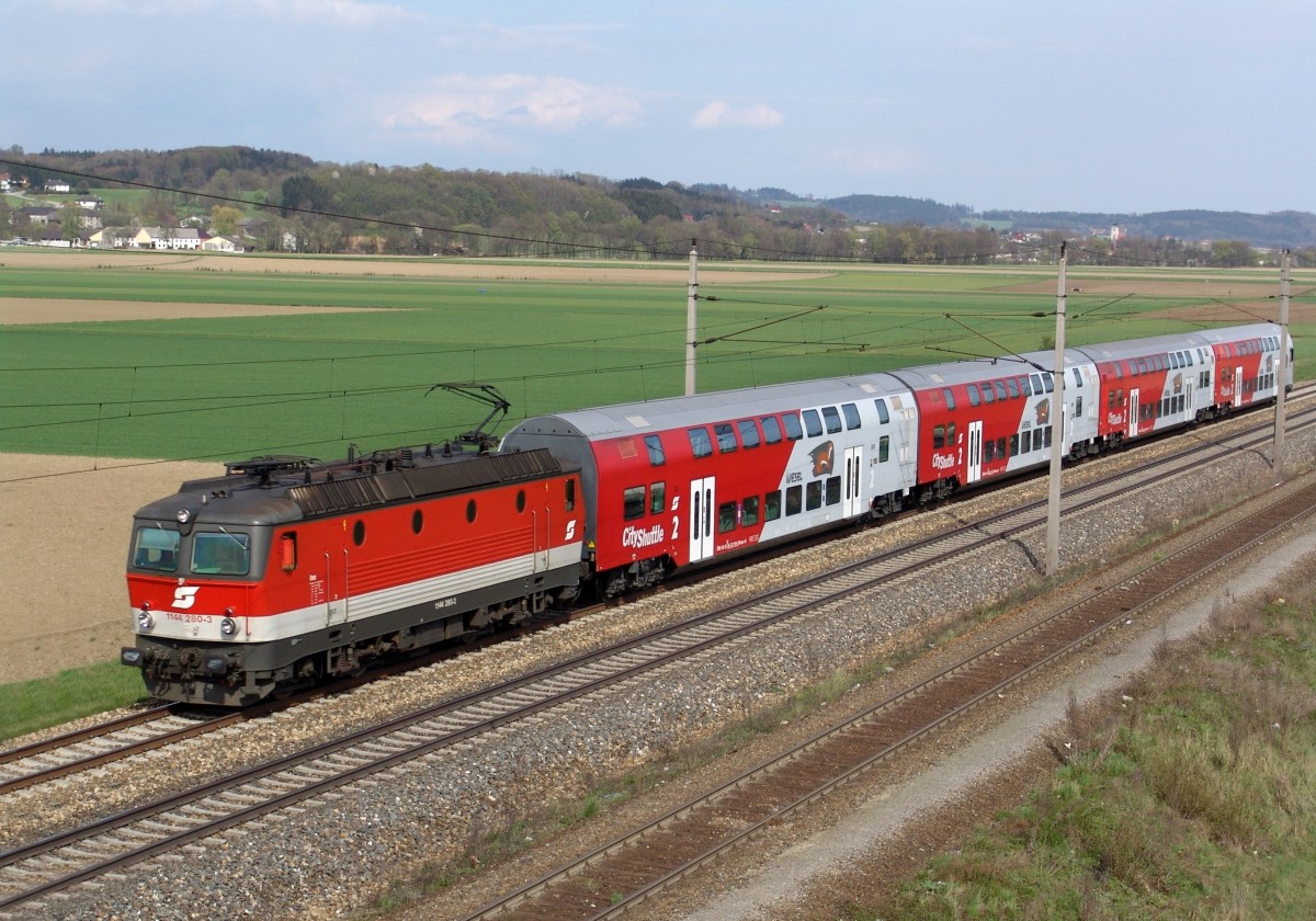 1144 280 mit einem REX am 13.04.2008 bei Amstetten.
