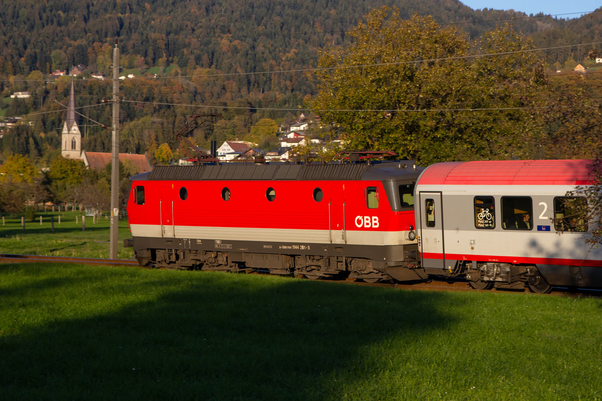1144 281-5 am IC 119 bei Schwarzach nach Dornbirn. 1.11.18