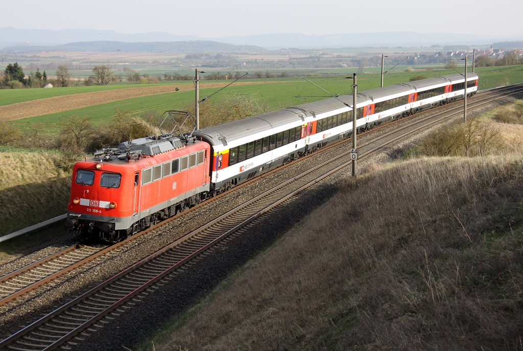115 198-4 mit IC 187 von Zürich nach Stuttgart bei Herrenberg am 30.03.2014 