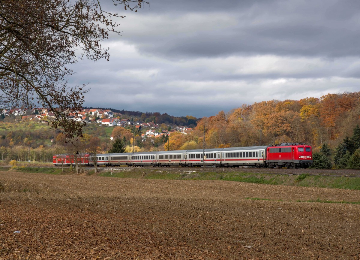 115 261 mit dem PBZ 2461 nach München.Aufgenommen bei Uhingen am 7.11.2015.