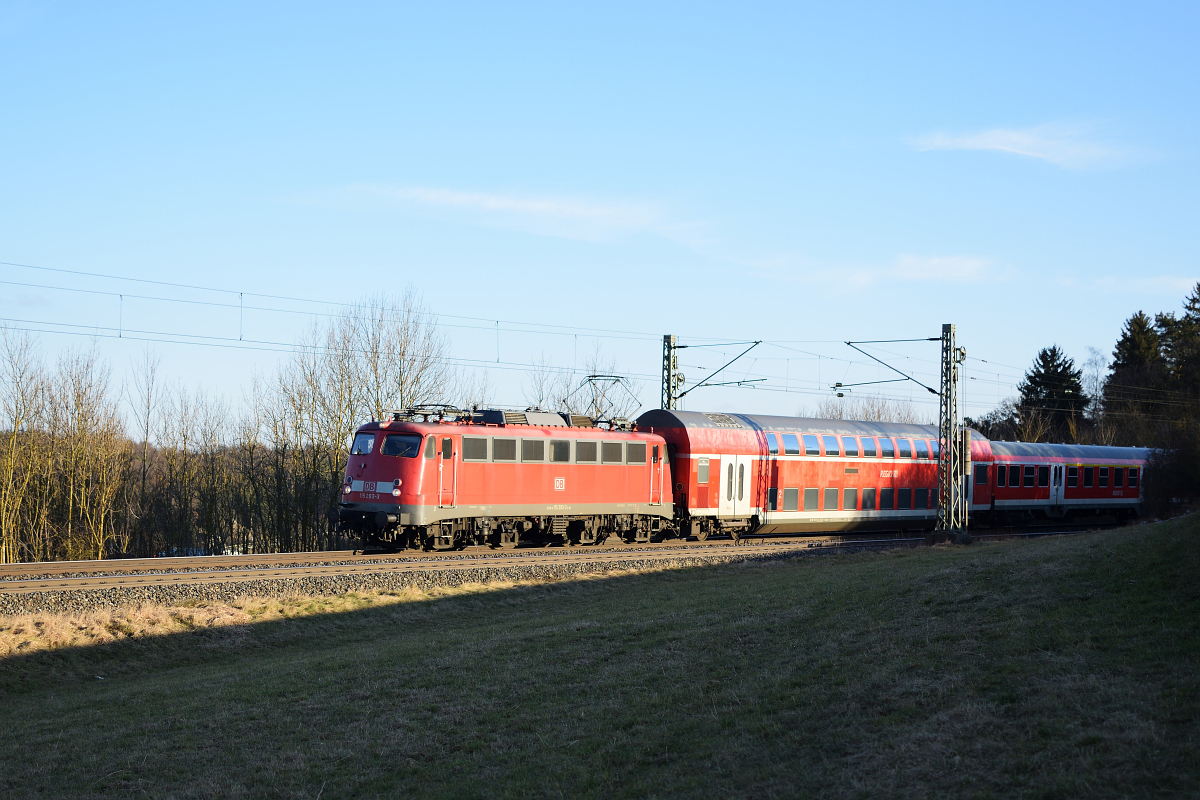 115 293 fährt am 13.02.2018 mit dem leicht verspäteten PbZ 2460 durch Westerstetten Richtung Stuttgart.