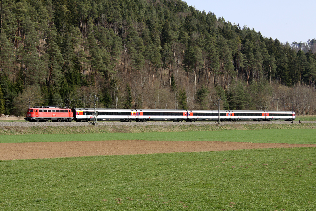 115 459-0 mit IC 280 von Zürich nach Stuttgart bei Neckerhausen am 30.03.2014