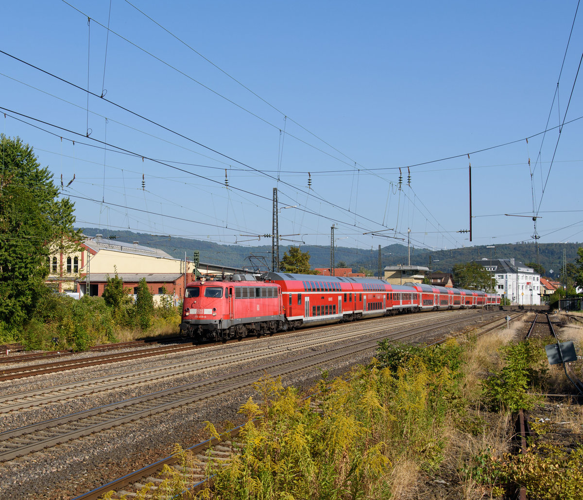 115 459 mit dem PBZ 2460 aus München-Pasing bei der Duirchfahrt des Bahnhofes Süßen am 13.9.2016.