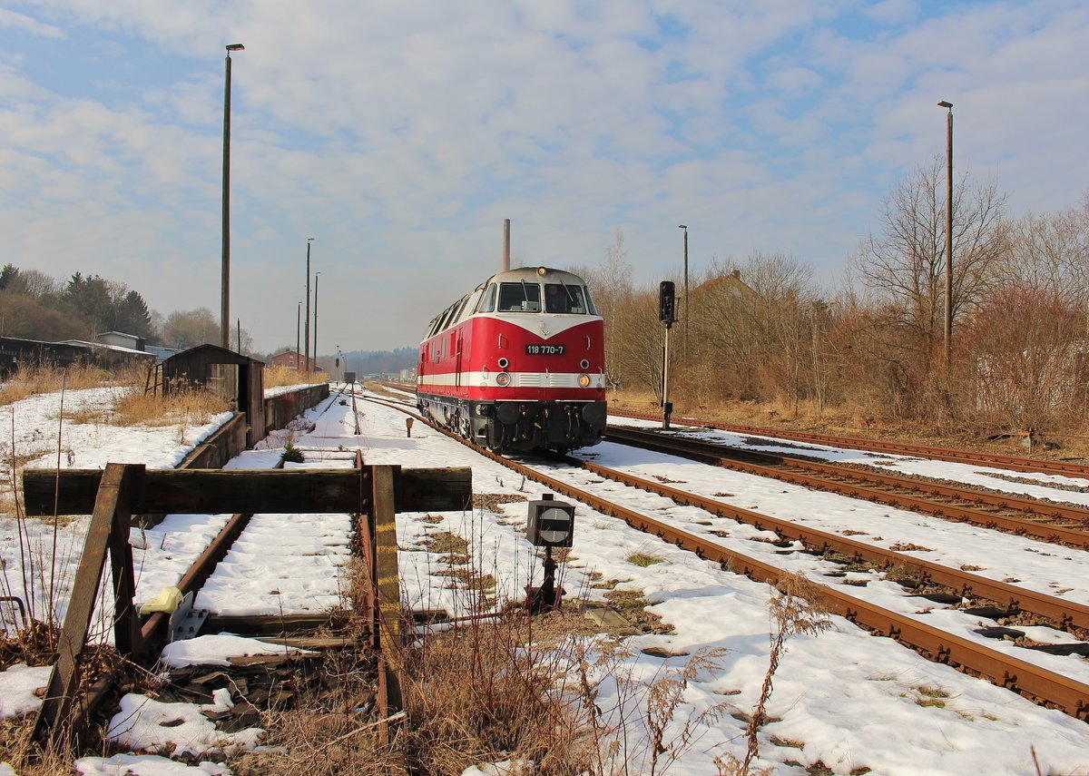 118 770-7 holte am 16.02.17 einen Schrottzug in Plauen/V. bei einem Schrotthändler ab. Hier der Zug in Plauen/V. unterer Bahnhof beim umsetzen.