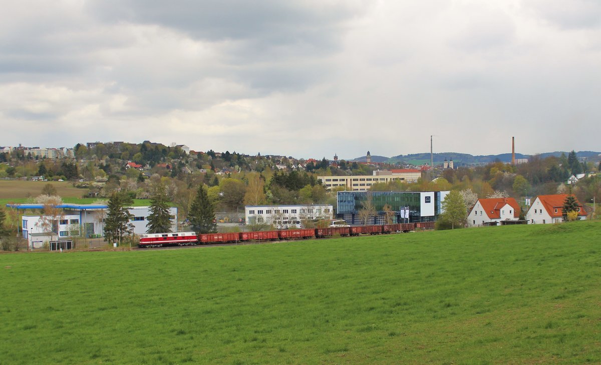 118 770-7 holte am 19.04.17 einen Schrottzug in Plauen/V. bei einem Schrotthändler ab. Hier ist der Zug in Plauen Zellwolle zu sehen Richtung Weischlitz.