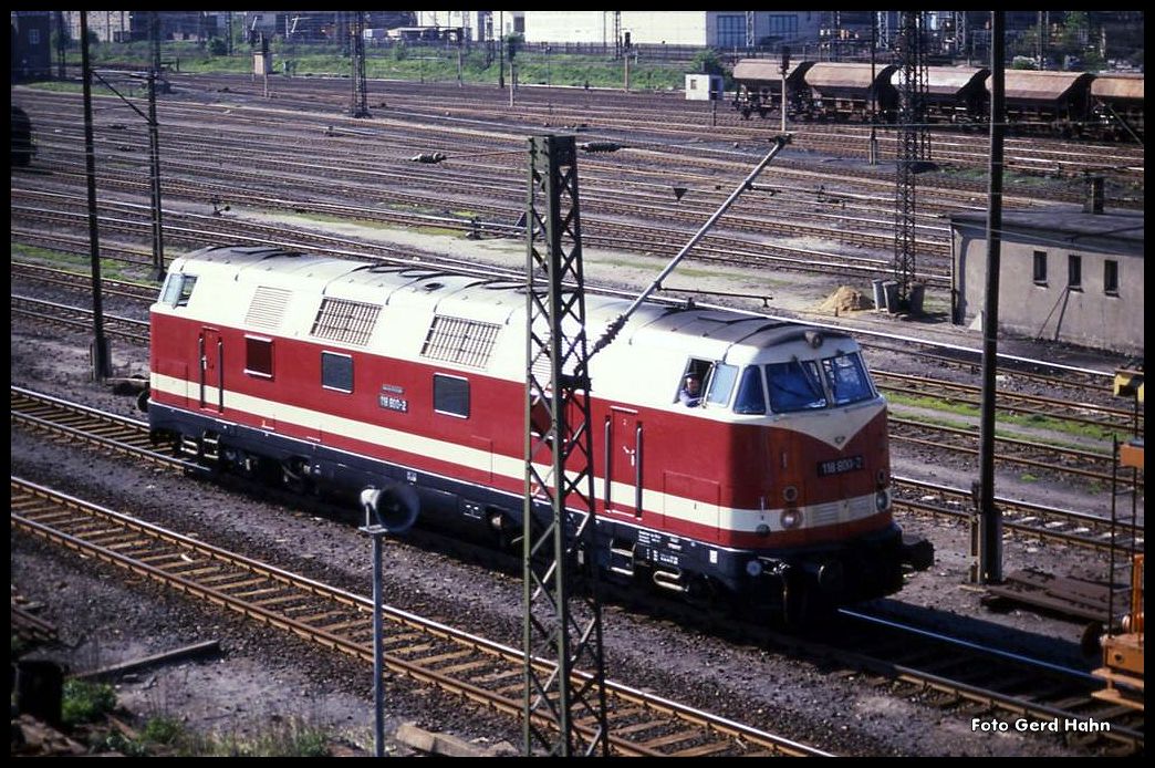 118800 fährt am 1.5.1990 solo in den Verschiebebahnhof Leipzig Engelsdorf ein.