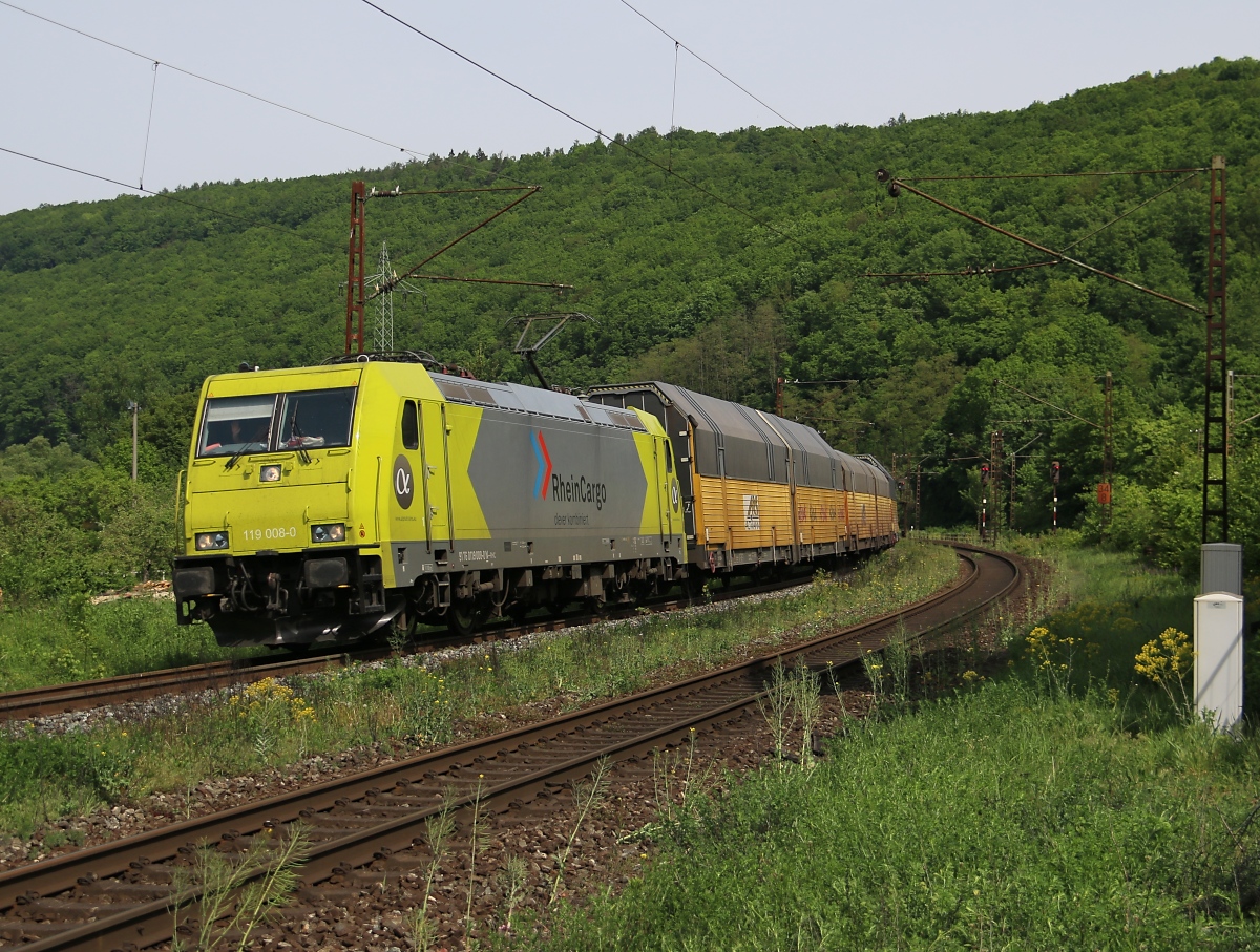 119 008-0 mit geschlossenen ARS-Autotransportwagen in Fahrtrichtung Süden. Aufgenommen in Wernfeld am 12.05.2015.